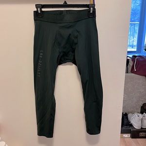 Mens size large lululemon license to train 21” leggings in forest green